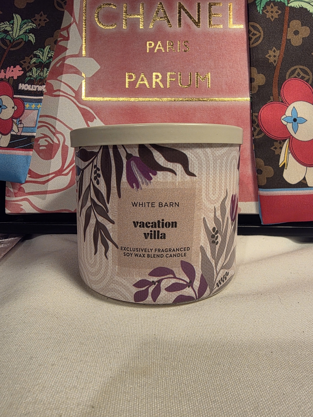 White Barn VACATION VILLA Candle